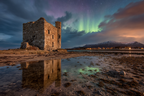 Polarlicht Steinruine Und Abendhimmel Mit Nordlichtern In Berglandschaft | Fjorde und Gletscher | Landschaften