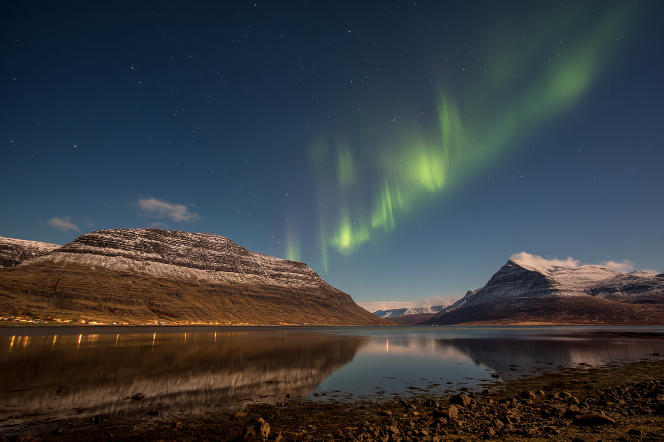 Polarlicht Nordlichter Bergtal Spiegelung Nachtlandschaft | Fjorde und Gletscher | Landschaften