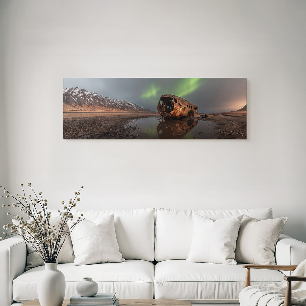 Polarlicht Verfallene Fahrzeuge Und Aurora Borealis Mountains See | Fjorde und Gletscher | Landschaften
