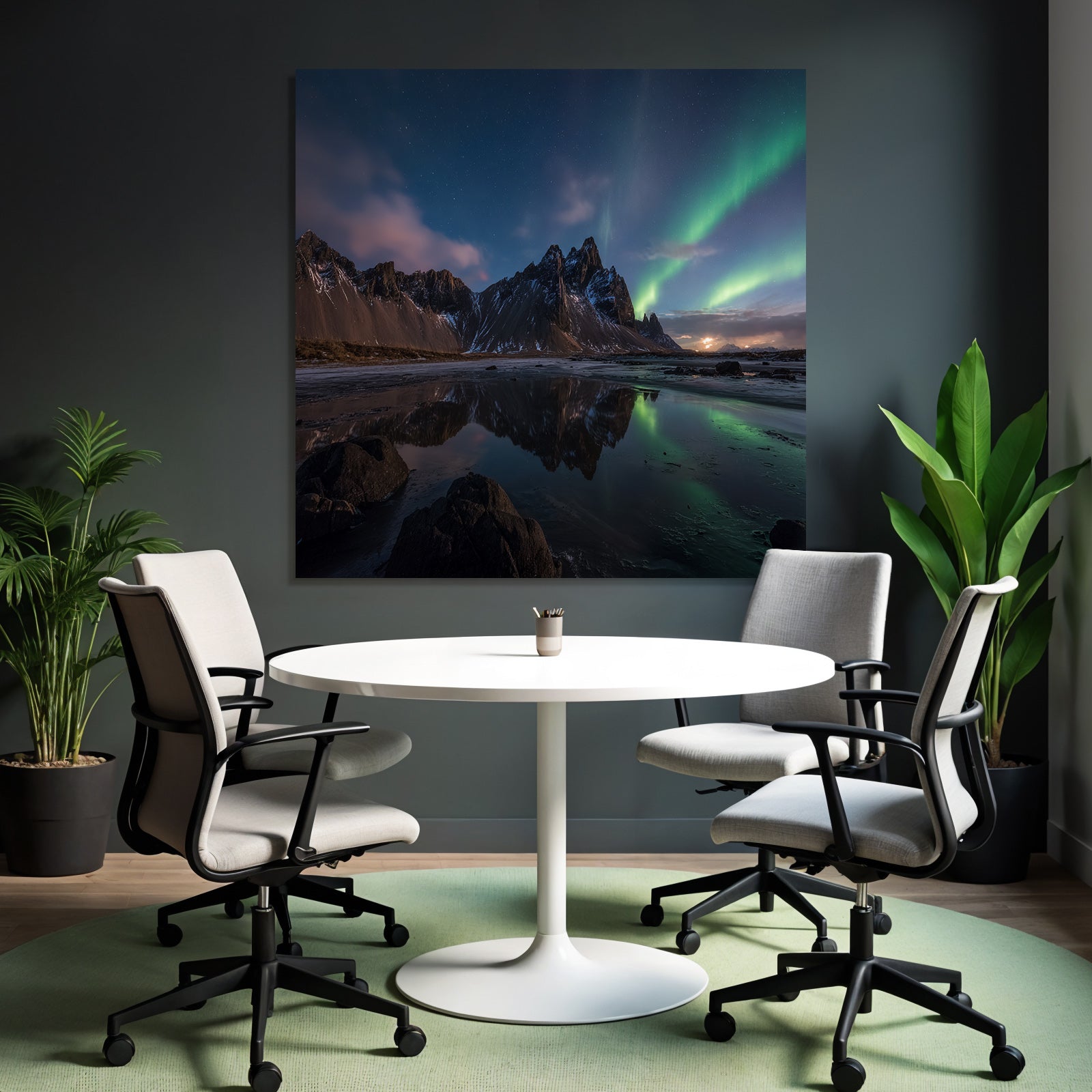 Polarlicht Atemberaubende Naturlandschaft Mit Bergen Und Nordlichtern Reflektion Im Wasser | Fjorde und Gletscher | Landschaften