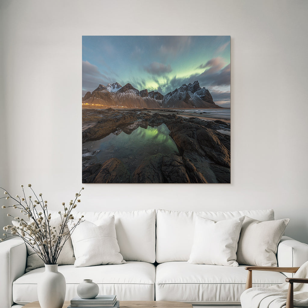 Polarlicht Schneebedeckte Berge Felsenstrand Und Nordlichter | Fjorde und Gletscher | Landschaften