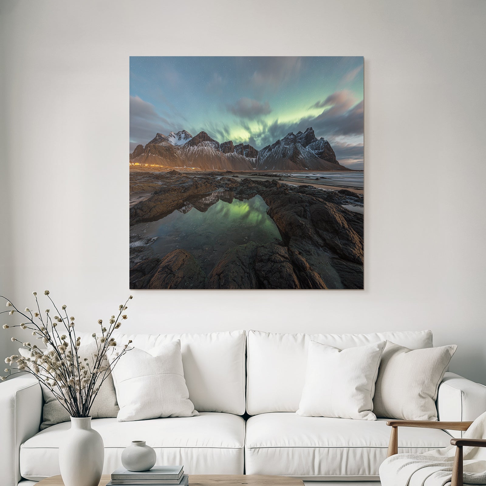 Polarlicht Schneebedeckte Berge Felsenstrand Und Nordlichter | Fjorde und Gletscher | Landschaften