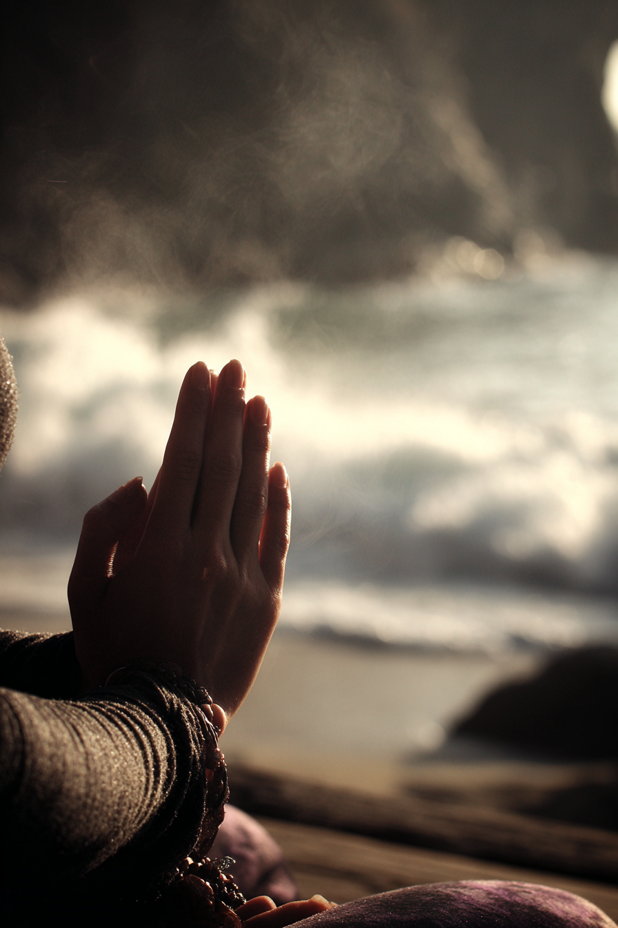 Yoga Meditation Gebet Hände Und Küstlicher Hintergrund Meditation Reflexion | Yoga und Meditation | Themen und Hobbys