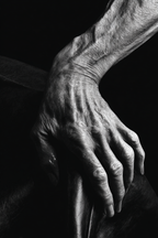 Hand Auf Dunkler Fläche Monochromatische Darstellung | Haende und Gestik | Menschen und Emotionen
