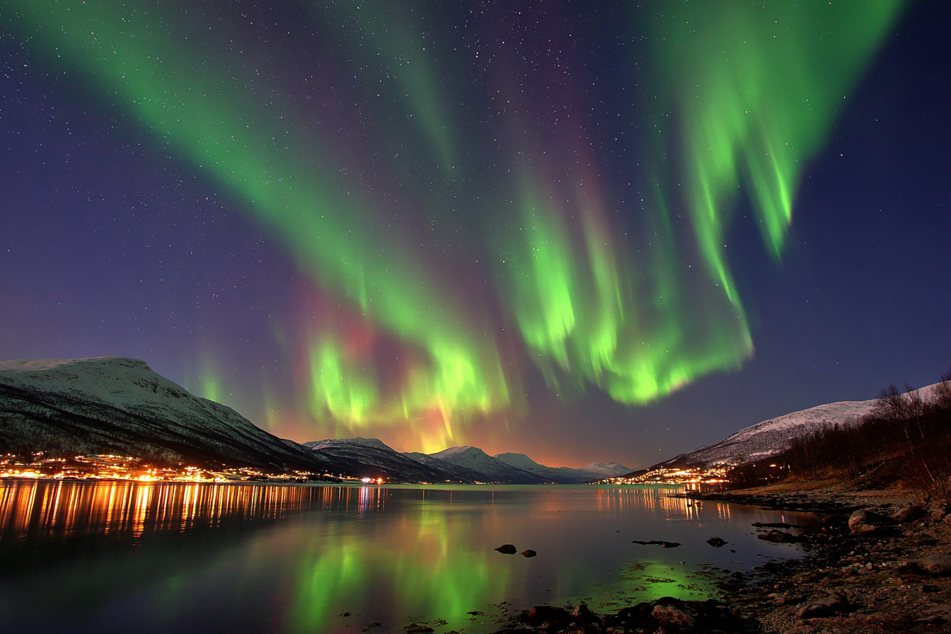 Polarlicht Nordlichter Mit Reflexion Und Gebirgen | Fjorde und Gletscher | Landschaften