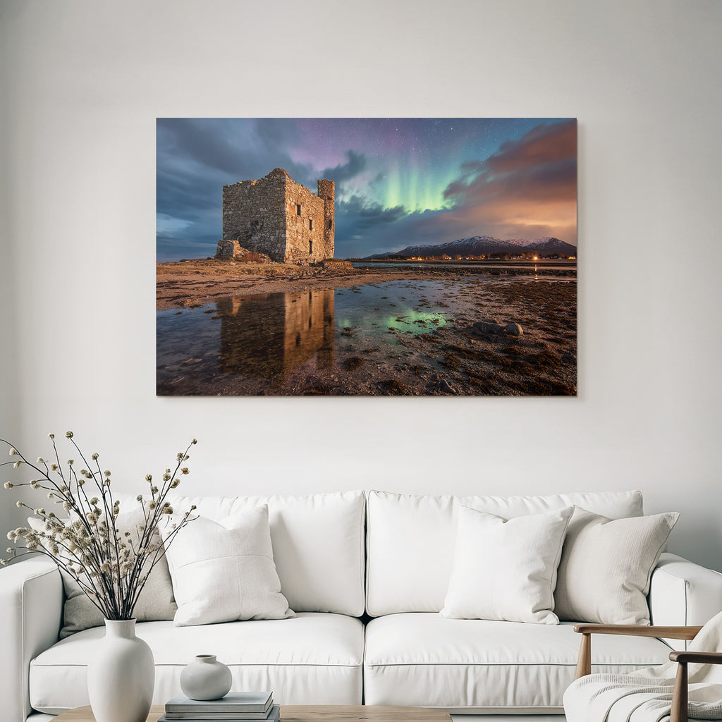 Polarlicht Steinruine Und Abendhimmel Mit Nordlichtern In Berglandschaft | Fjorde und Gletscher | Landschaften