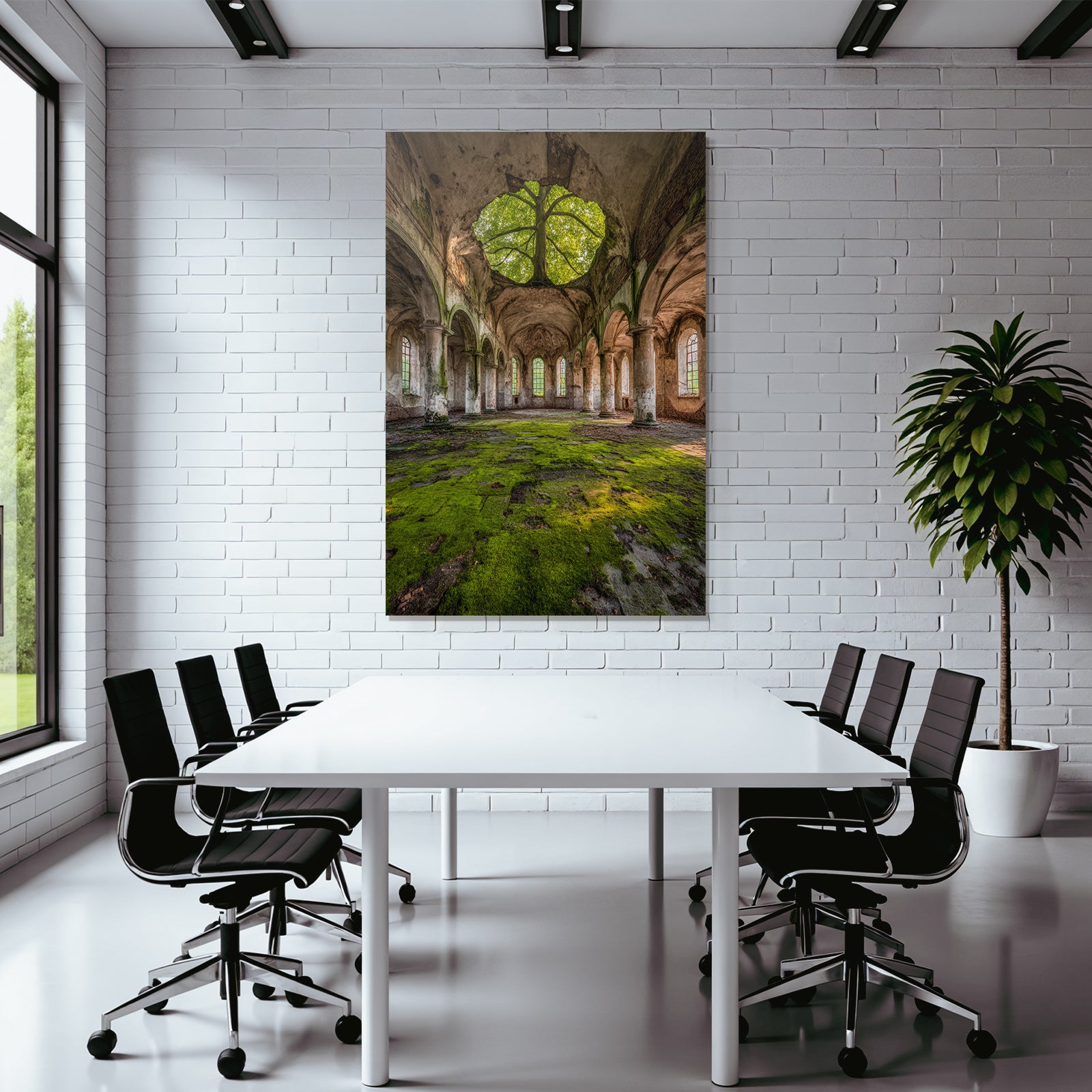 Verlassene Kirche Mit Baum Im Innenraum Und Moos Auf Dem Boden | Lost Places | Architektur