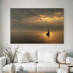 Yoga Meditation Meditierende Figur Auf Reflektierender Oberfläche Unter Dramatischem Himmel | Yoga und Meditation | Themen und Hobbys
