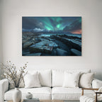 Polarlicht Rockige Küste Mit Aurora Borealis Und Schneebedeckten Bergen | Fjorde und Gletscher | Landschaften