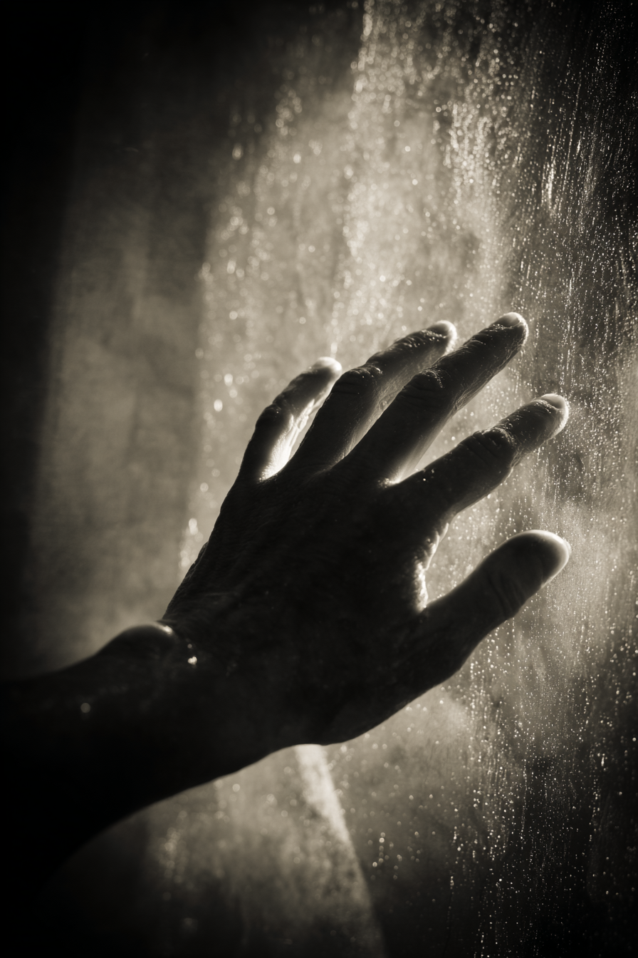Hand Reicht Hinaus Wassertropfen Black White Atmosphäre | Haende und Gestik | Menschen und Emotionen