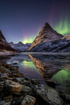 Polarlicht Berglandschaft Nordlichter Reflection Im Winter | Fjorde und Gletscher | Landschaften