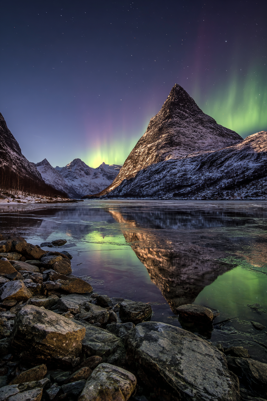 Polarlicht Berglandschaft Nordlichter Reflection Im Winter | Fjorde und Gletscher | Landschaften