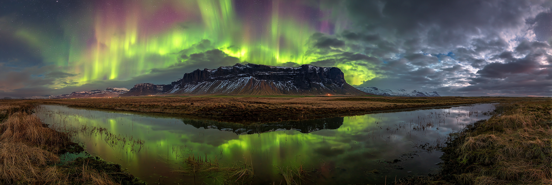 Polarlicht Nordlichter Reflexion Im Wasser Berglandschaft | Fjorde und Gletscher | Landschaften