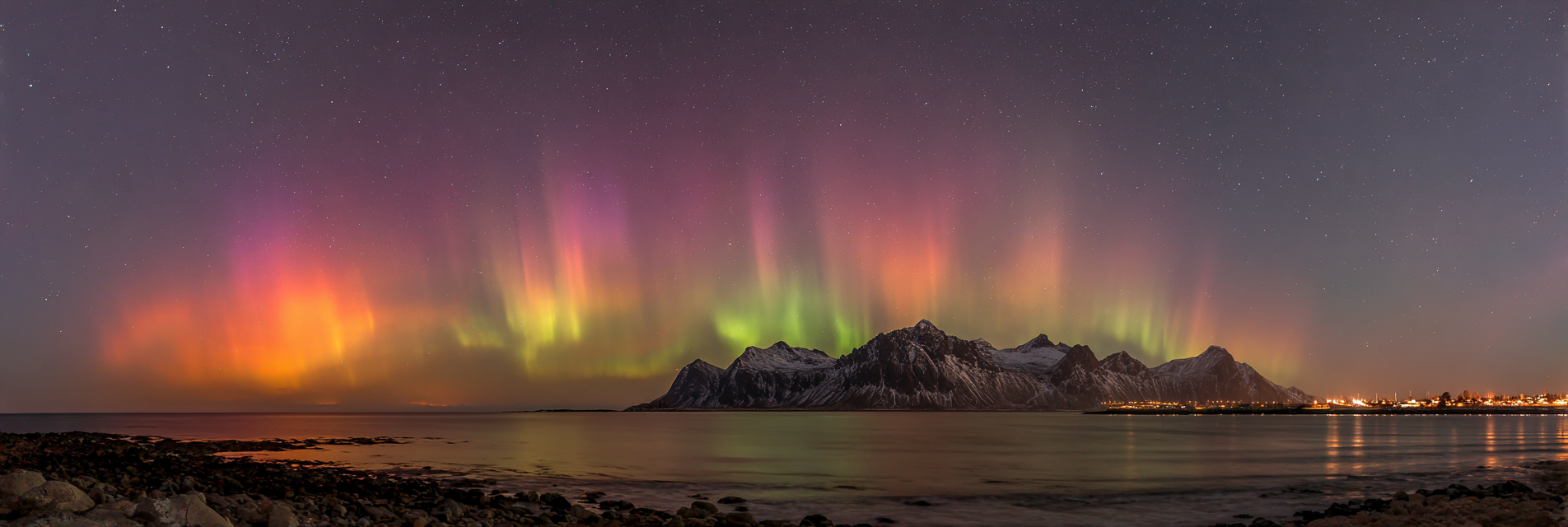 Polarlicht Nordlichlichbeleuchteter Himmel Mit Aurora Borealis Am Bergseen Bei Nacht | Fjorde und Gletscher | Landschaften