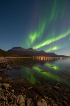 Polarlicht Aurora Borealis Nachtlandschaft Reflektionen In Mirrorssee | Fjorde und Gletscher | Landschaften