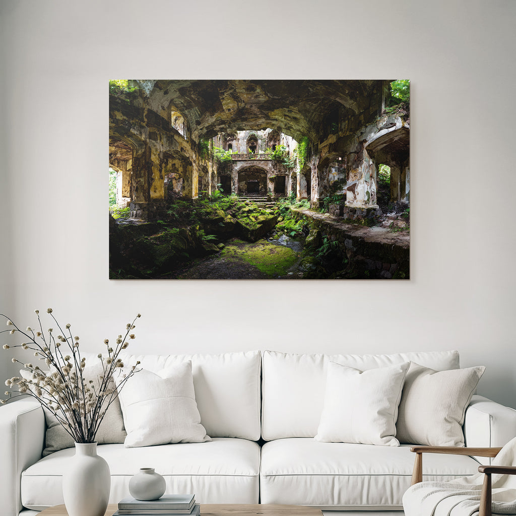 Verfallenes Gebaeude Von Natur Eingehüllt | Lost Places | Architektur