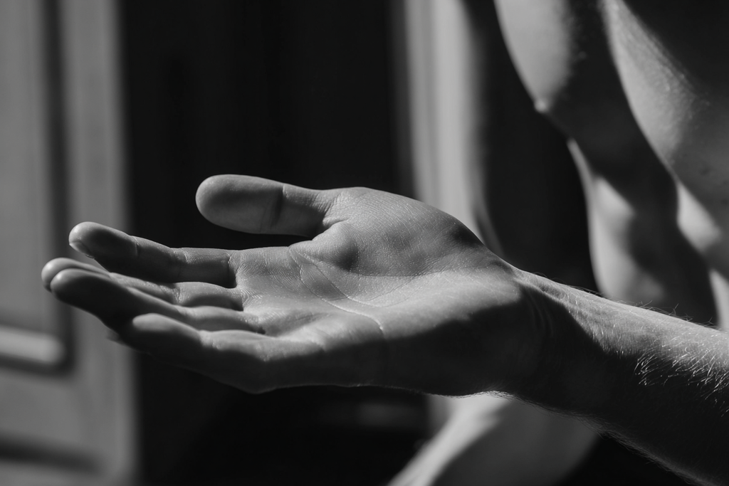 Hand In Entspannter Position Sw Fotografie | Haende und Gestik | Menschen und Emotionen