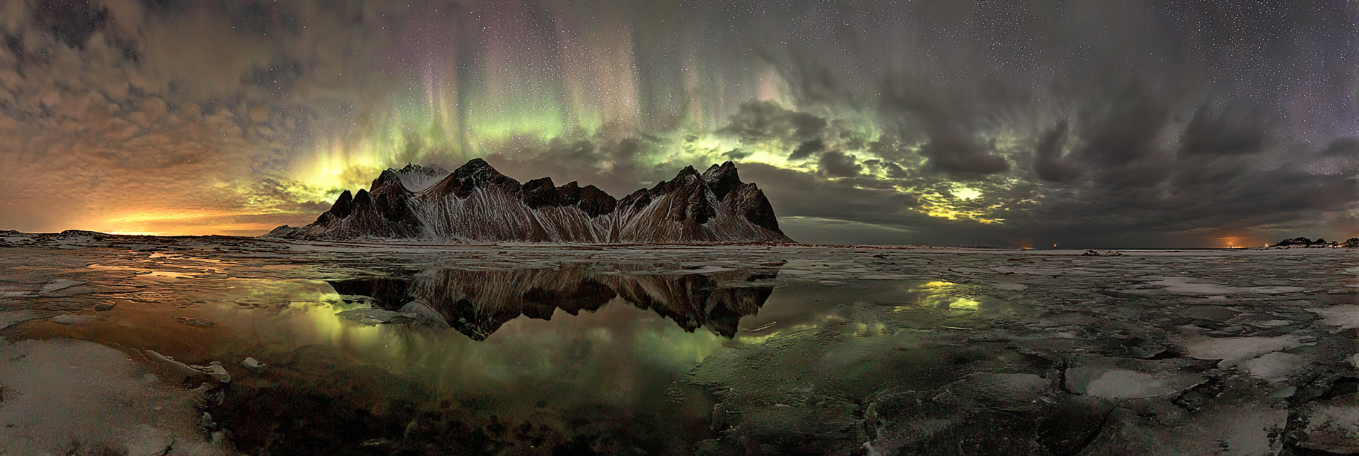 Polarlicht Dramatische Berglanschaft Unter Aurora Borealis | Fjorde und Gletscher | Landschaften